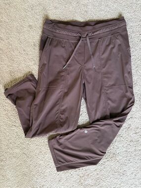 lululemon athletica Dance Studio Mid Rise Cropped Pant Size 8 Java